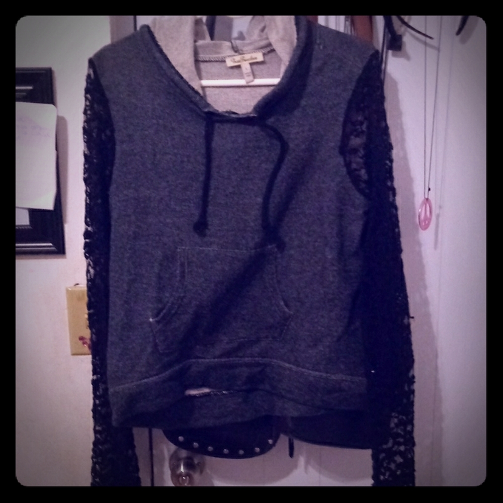 Hoodie with lace arms
